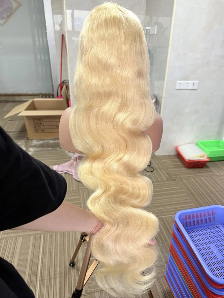 613 Honey Blonde Colored 40 In - огляд і ціна 613 Blonde Body Wave Lace Front Wig